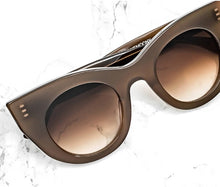 Load image into Gallery viewer, Thierry Lasry  Bluemoony
